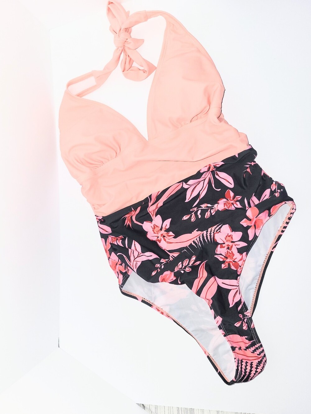 Boutique NWOT Coral Peach Floral One Piece Swimsuit Medium Womens Swimwear